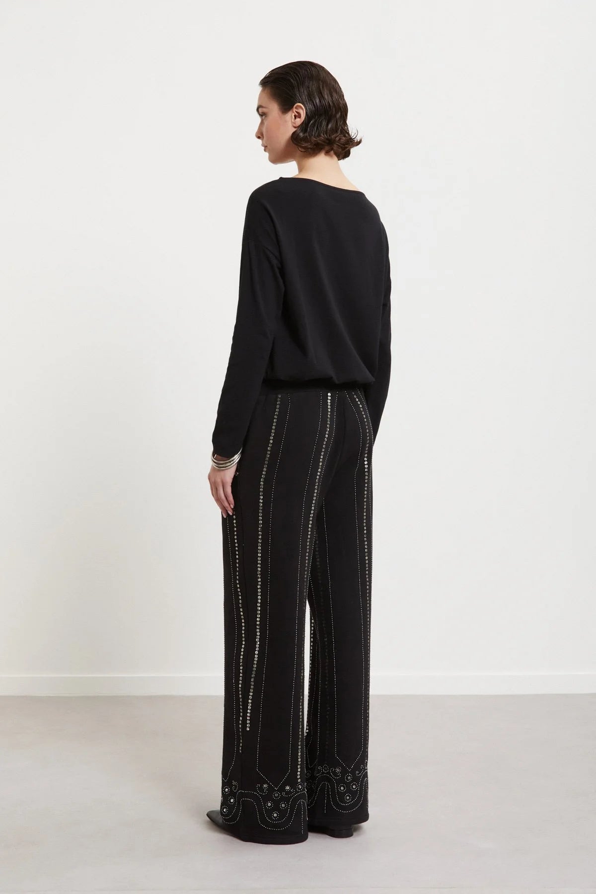 Back view of Ottod’Ame black embroidered trousers