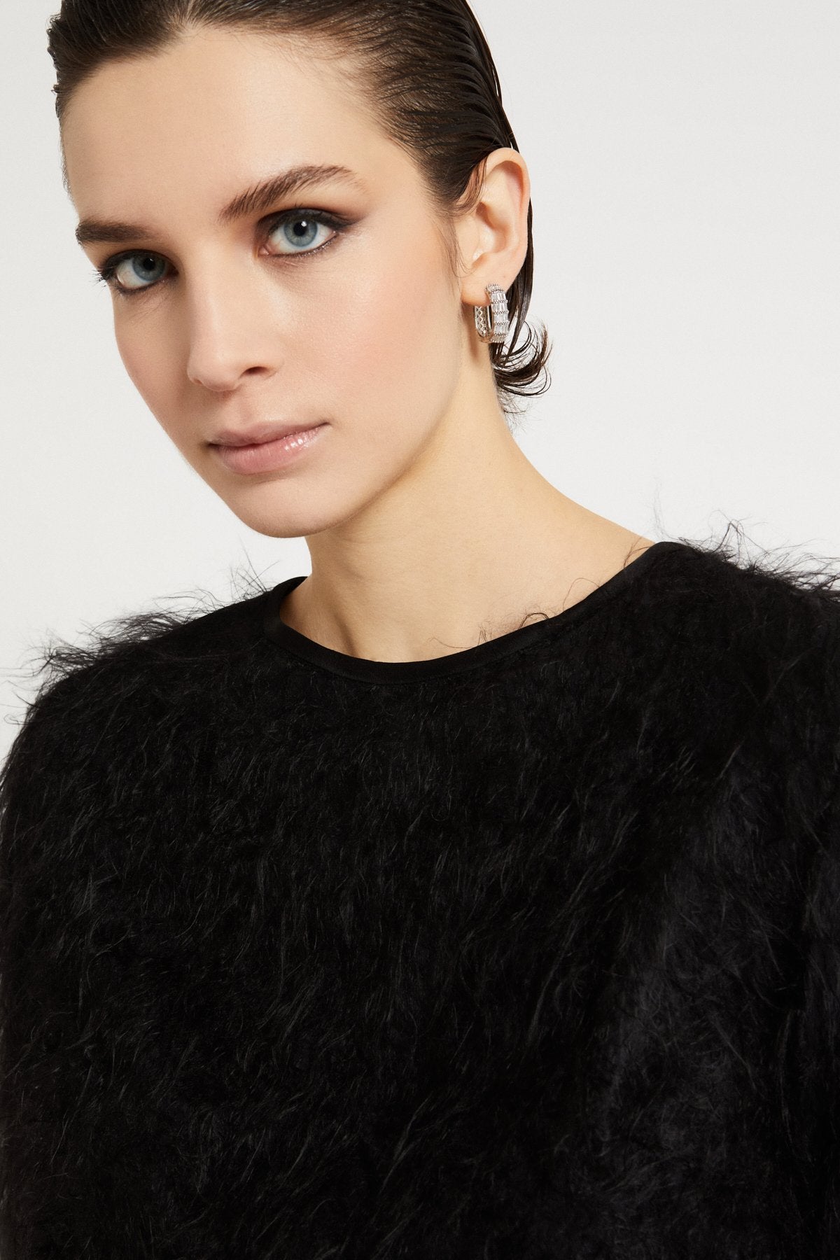 Ottod'Ame black fluffy sweater round neckline and textured finish close-up