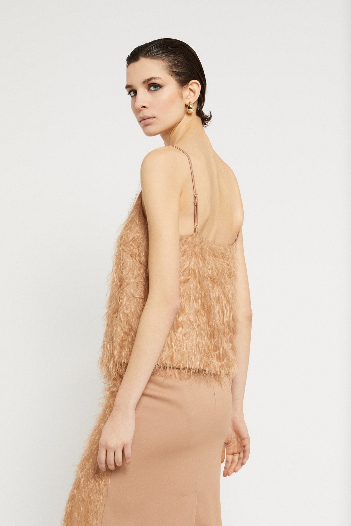 Fluffy top with V-neckline and Straps