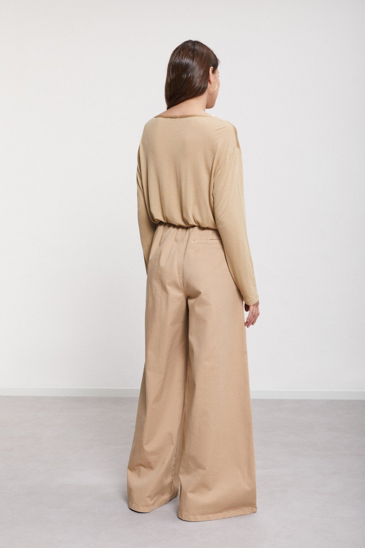 Elegant beige palazzo trousers outfit SOPHiEL