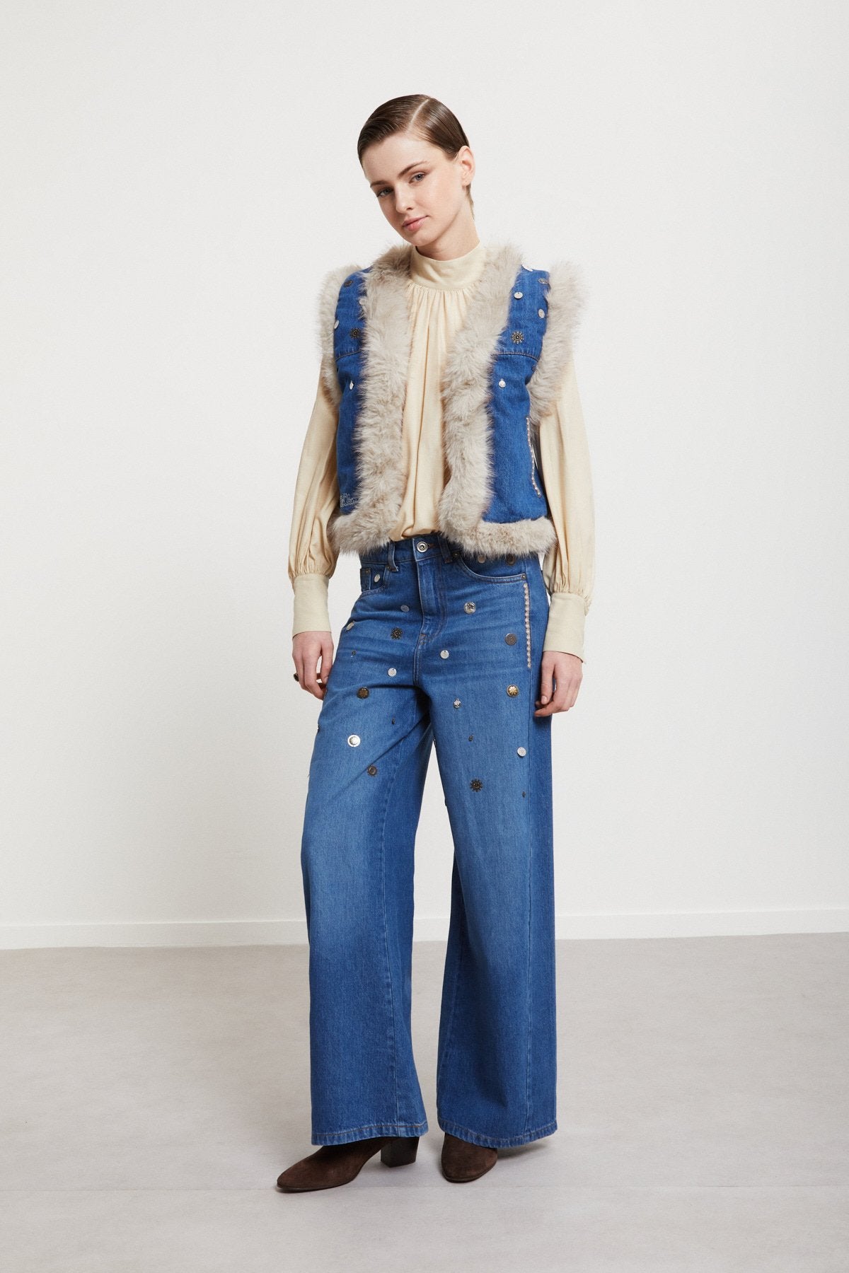 Full-length view of Ottod’Ame blue wide-leg jeans with embroidery