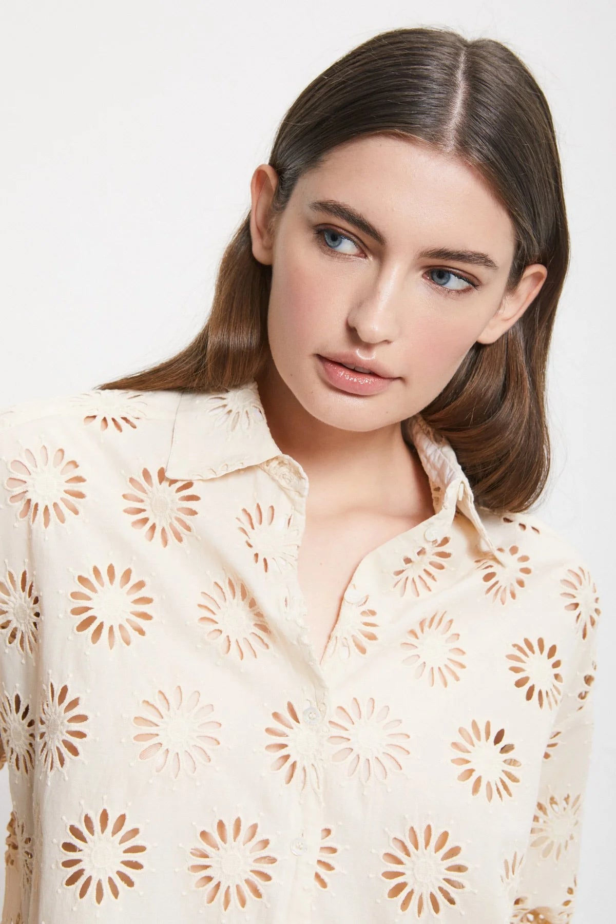 Elegant cotton embroidered shirt