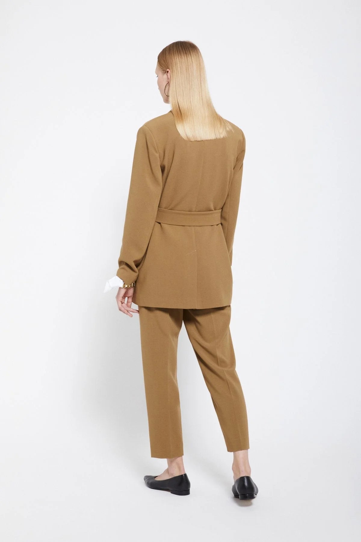 Back view of the Ottod’Ame brown belted midi blazer, highlighting its elongated silhouette.