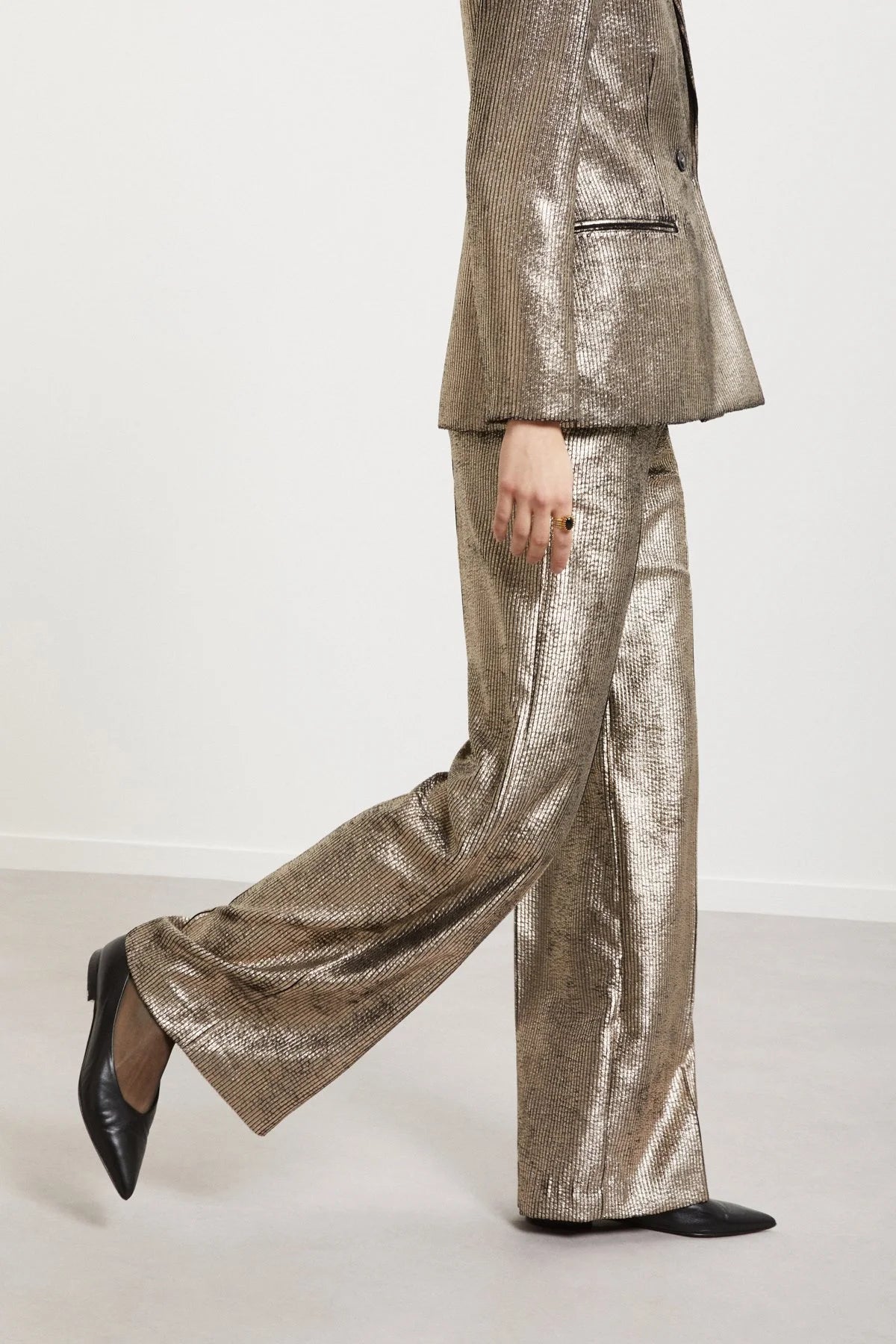 Ottod'Ame metallic bronze ribbed wide-leg trousers close-up