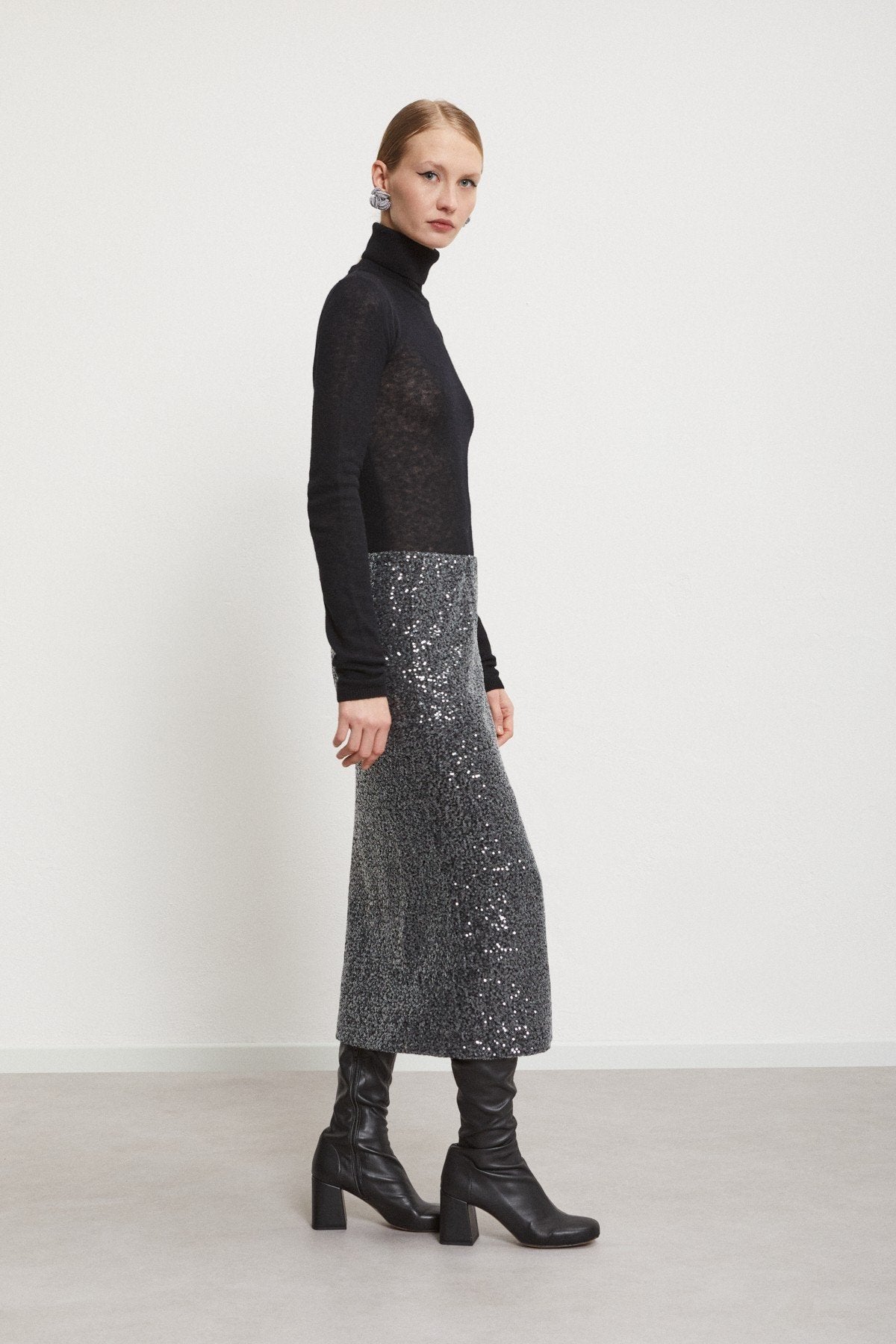 Silver sequin midi skirt side view by Ottod’Ame