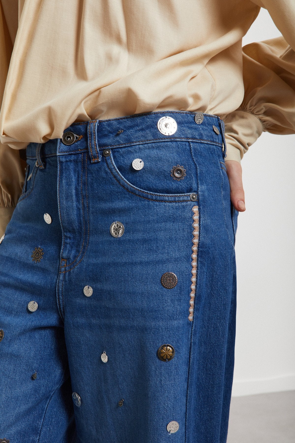 Relax Cut Jeans with Embroidery and Appliqués